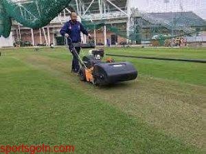 ক্রিকেটের রোলিং, সুইপিং ও মোয়িং পীচে পানি দেয়া এবং ক্রীজে পুনরায় দাগ দেয়া । ক্রিকেট খেলার দশ নম্বর আইন । খেলাধুলার আইন