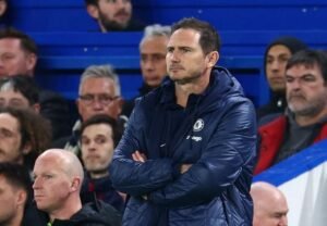 ফ্র্যাঙ্ক ল্যাম্পার্ড নিজেই শুনছেন দুয়ো ধ্বনি 