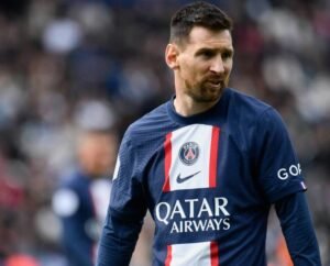 মেসিকে নিষেধাজ্ঞা দিয়েছে পিএসজি 