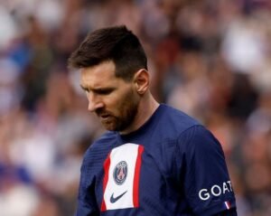 মেসিকে নিষেধাজ্ঞা দিয়েছে পিএসজি 