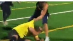 রেফারি হাসপাতালে দর্শকের ঘুষিতে 