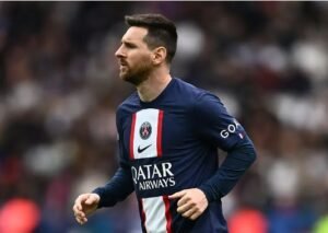 মেসিকে নিষেধাজ্ঞা দিয়েছে পিএসজি 