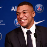 পিএসজির হয়েই পরের মৌসুমে গোলের রেকর্ড গড়তে চান এমবাপ্পে