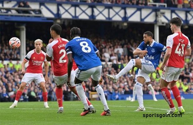 ট্রোসার্ডের গোলে এভারটন অভিশাপ থেকে মুক্তি পেল আর্সেনাল : প্রিমিয়ার লিগ