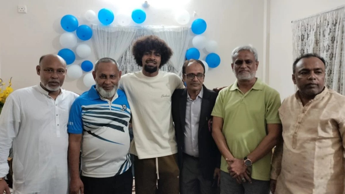 গ্রামের বাড়িতে ভালোবাসায় সিক্ত হামজা চৌধুরী