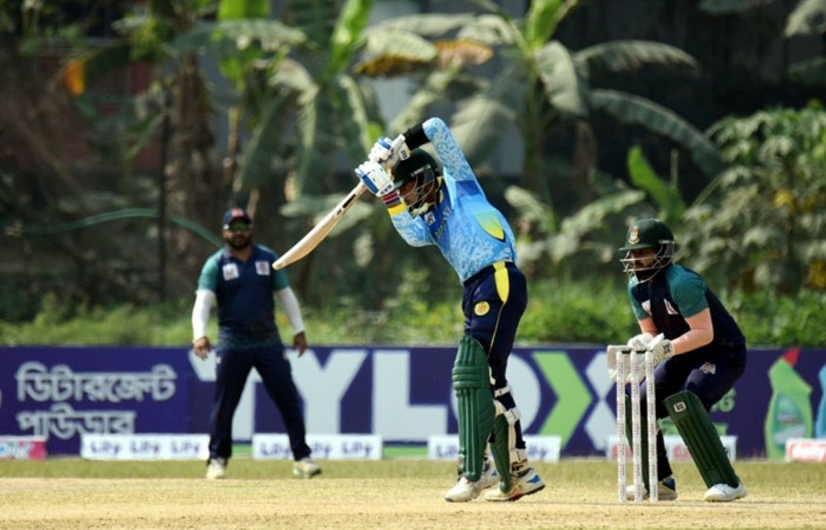 ডিপিএল - আল-আমিনের সেঞ্চুরি ম্লান করে টানা দ্বিতীয় জয় আবাহনীর