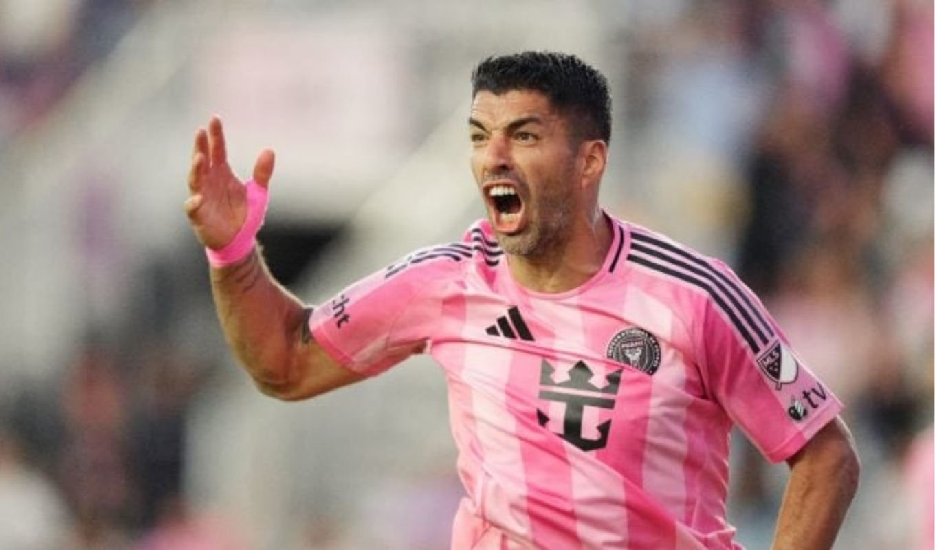 ডিফেন্ডারকে লাথি মেরে আবারও নিষিদ্ধ লুইস সুয়ারেজ