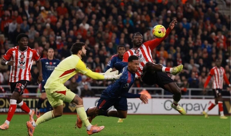 ৮ ম্যাচ পর গোল হজম করে আর্সেনালের হোঁচট