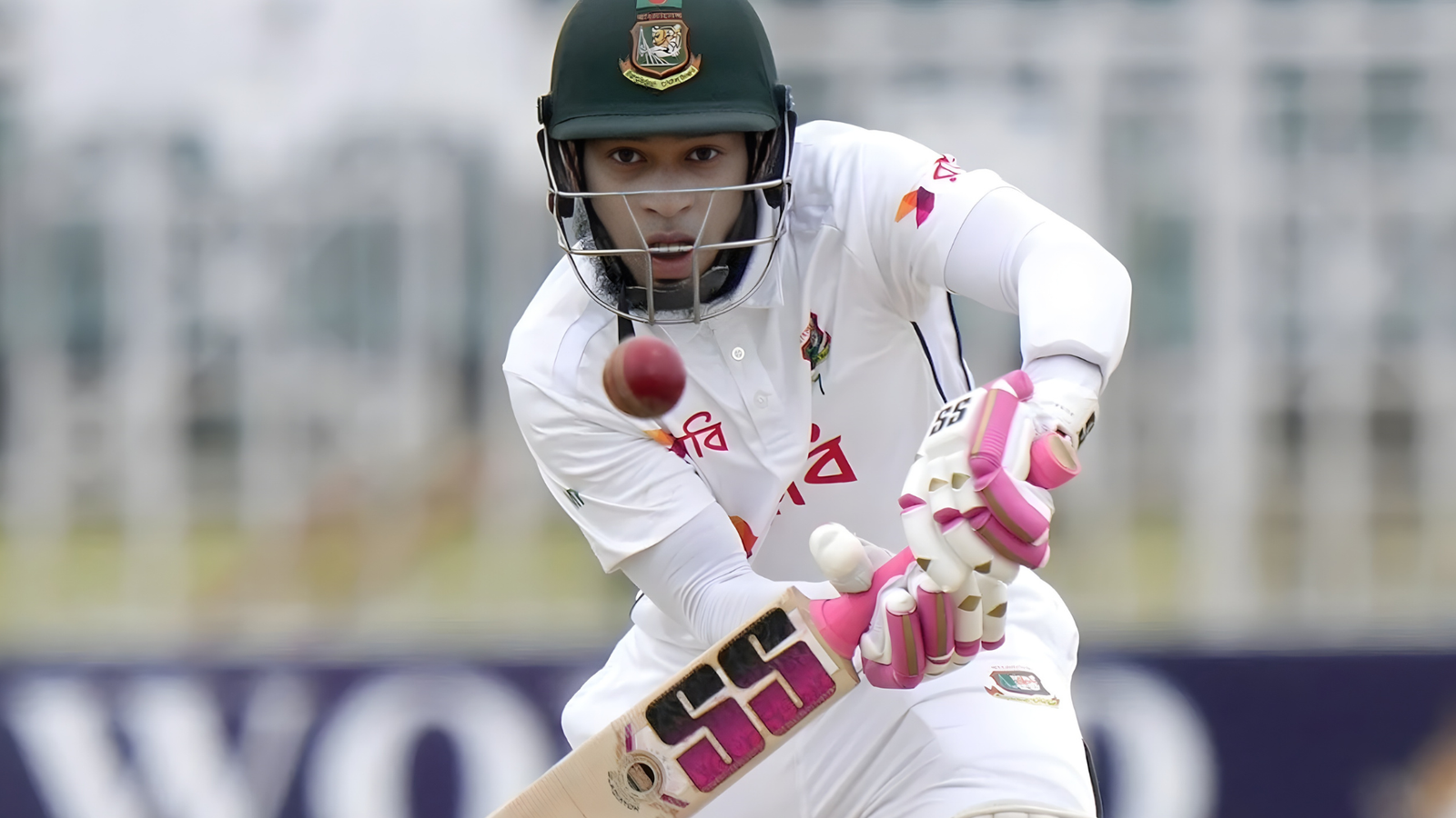 Mushfiqur Rahims Historic 100th Test Photos Cheers and Unwavering Focus on Cricket "মুশফিকের শততম টেস্ট: অনুশীলনে আলোকচিত্রীদের মঞ্চে দাঁড়ালেন কিংবদন্তি!"