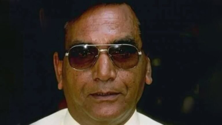 image 243100 1763894727 বিদায় কিংবদন্তি! না ফেরার দেশে পাকিস্তানের বিখ্যাত আম্পায়ার খিজির হায়াত
