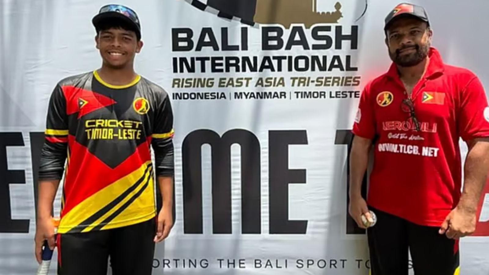 একসঙ্গে খেলে আন্তর্জাতিক ক্রিকেটে ইতিহাস গড়লেন বাবা–ছেলে