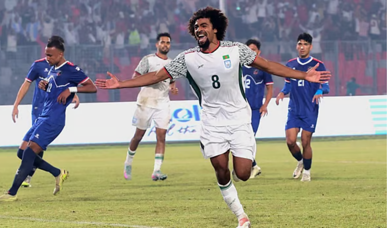 “একাই লড়ছেন হামজা—বাংলাদেশ ফুটবলে কি নতুন যুগের সূচনা?”