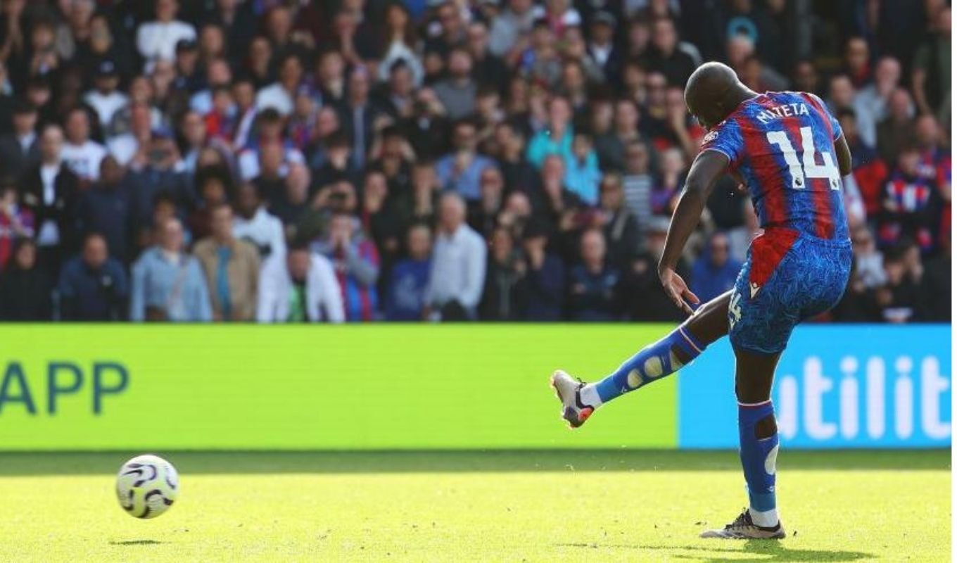 ডাবল টাচ বাতিলের পরও মাতেতার নৈপুণ্যে ক্রিস্টাল প্যালেস এগিয়ে