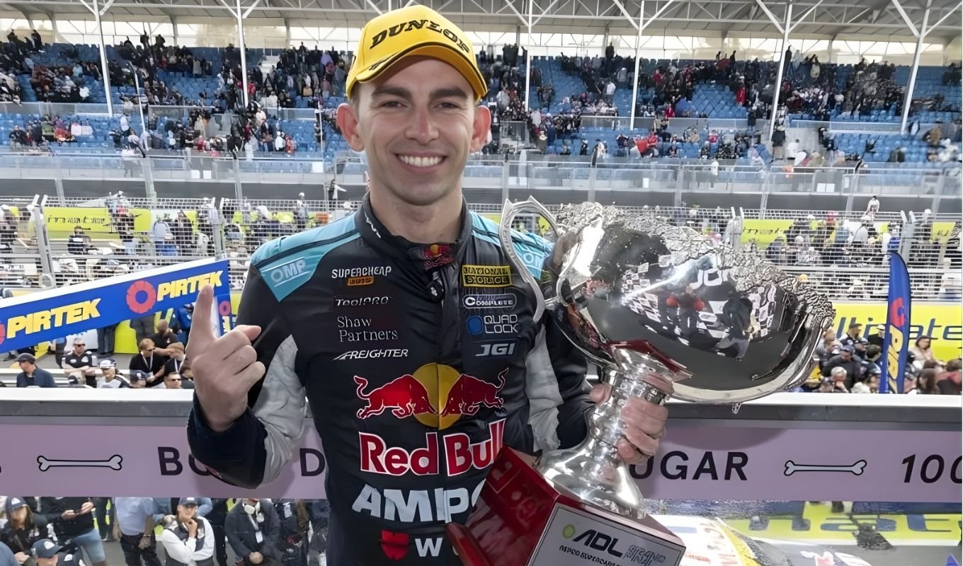 ফিনি চমক দেখালেন: সুপারকারস শিরোপা এখন রোমাঞ্চের শেষ ল্যাপে!