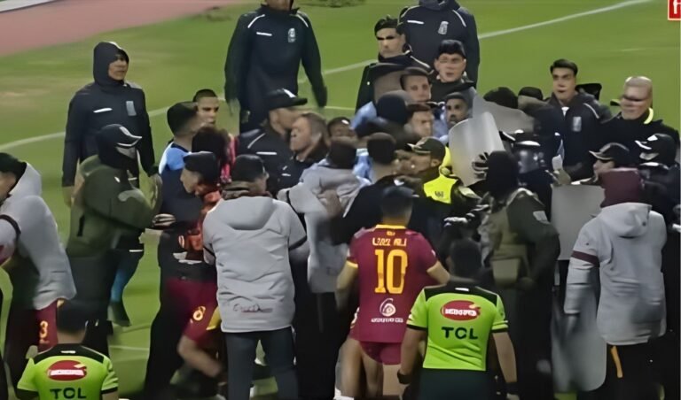 ফুটবল মাঠে রণক্ষেত্র: এক ম্যাচে ১৭ লাল কার্ড!