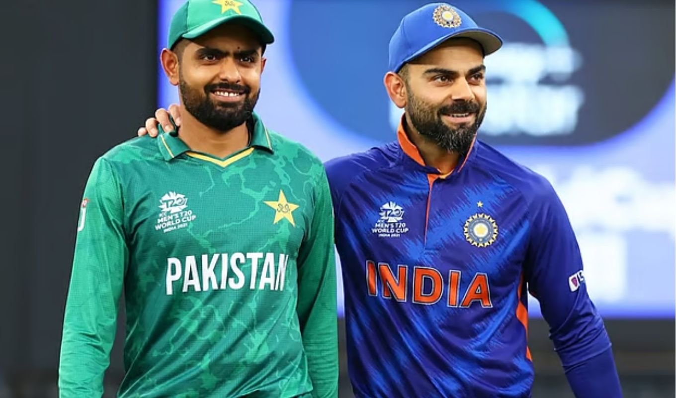 সেঞ্চুরি না পেতে পেতে বাবর ছুঁয়ে ফেললেন কোহলিকে