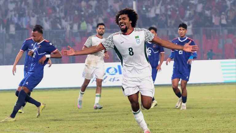 হামজার জোড়া গোলেও শেষ মুহূর্তের আক্ষেপ