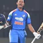 কোহলির সেঞ্চুরি হয়নি—কিন্তু ৩০২ রানে যে ইতিহাস গড়লেন, তা আগে কখনো হয়নি!